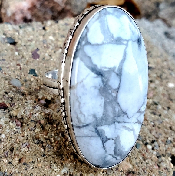 New Howlite 925 Silver Statement Ring. - Picture 9 of 12
